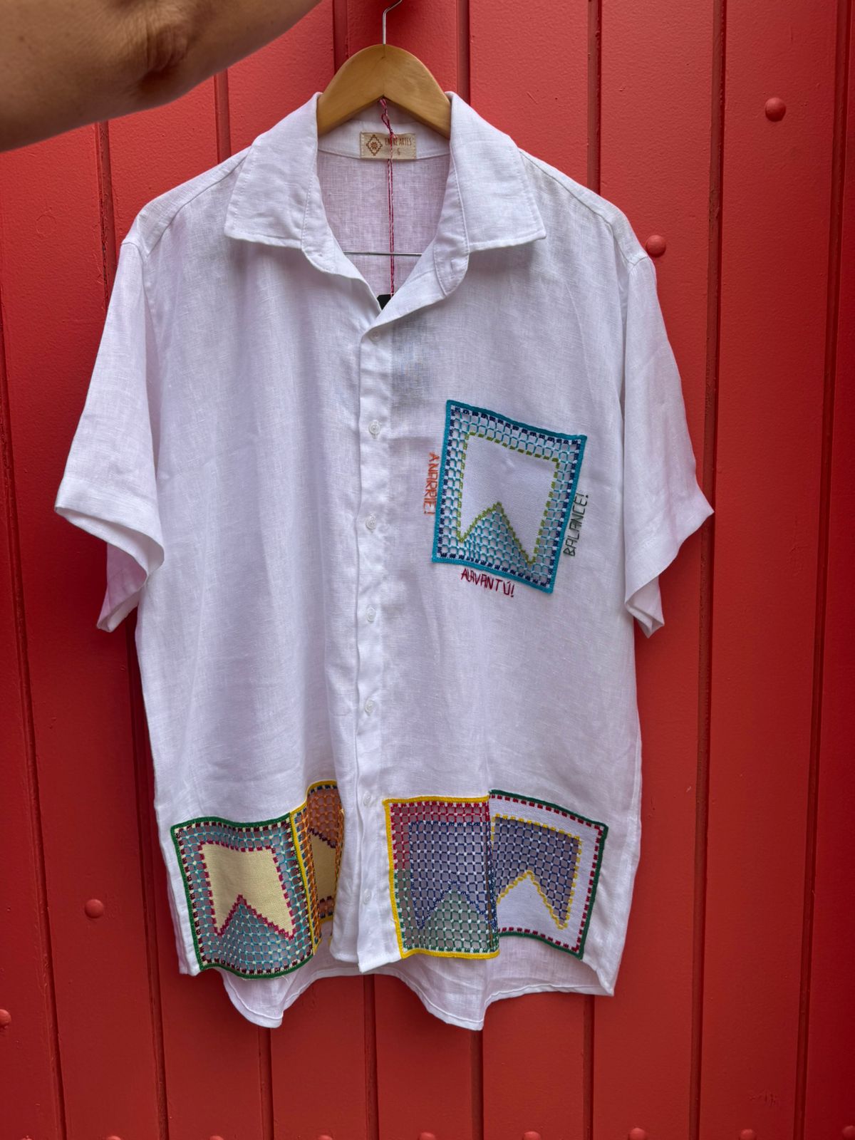 camisa Anarriê, alavantú e balancê entre artes