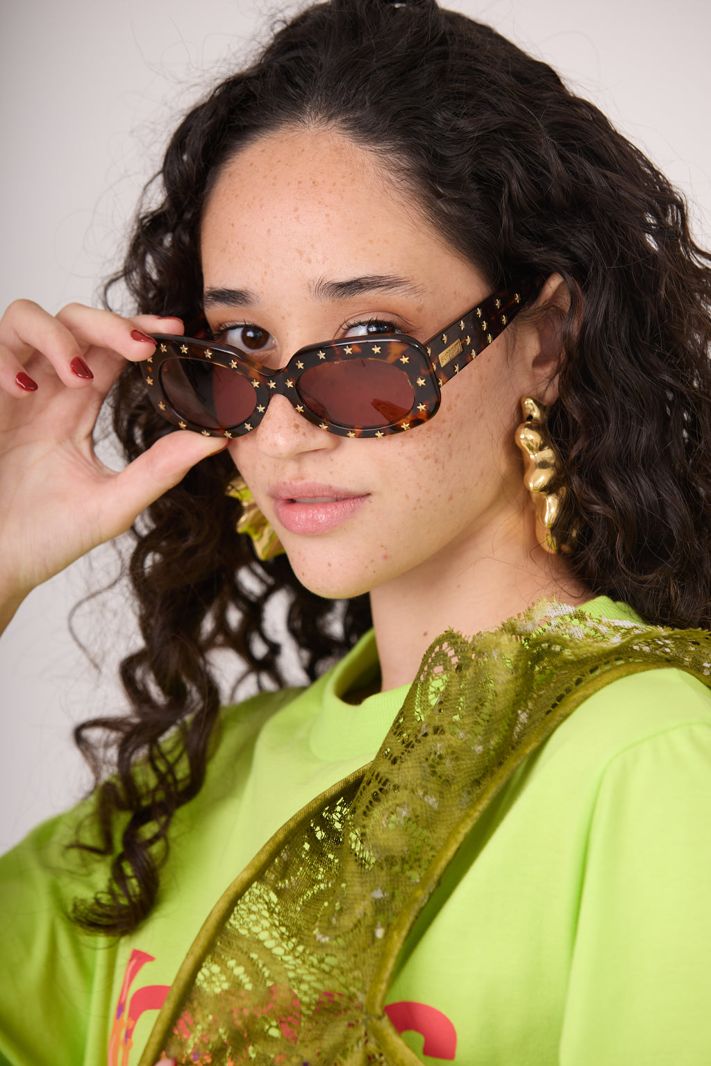Brinco argola dourado brennheisen