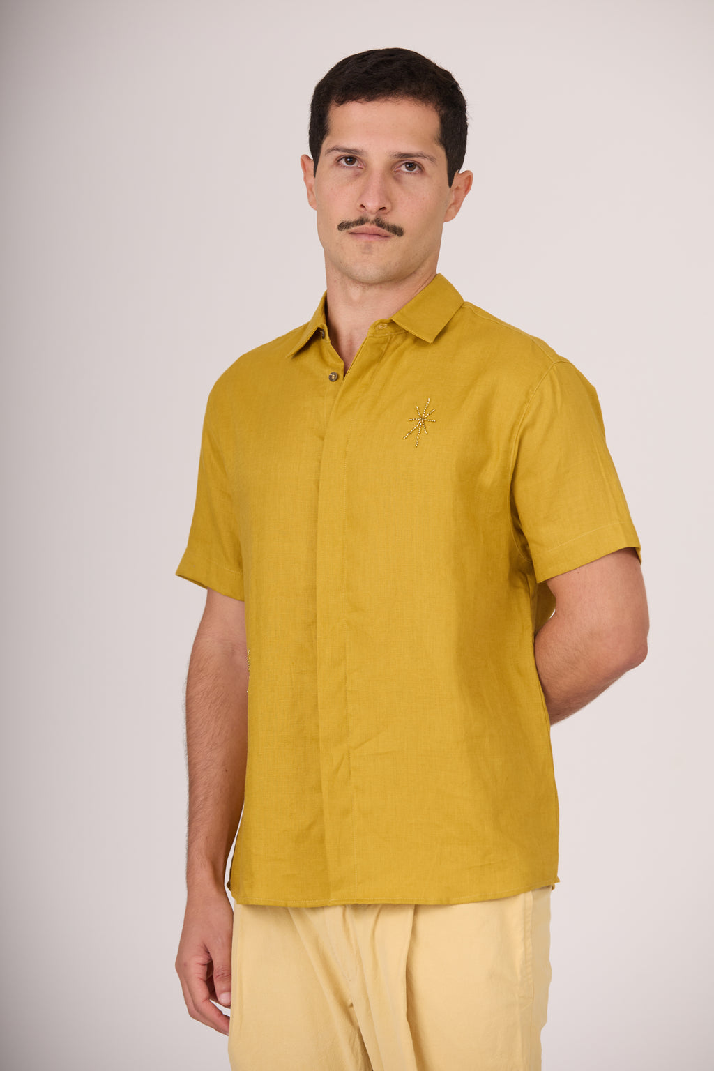 Camisa mostarda Nordesphyna