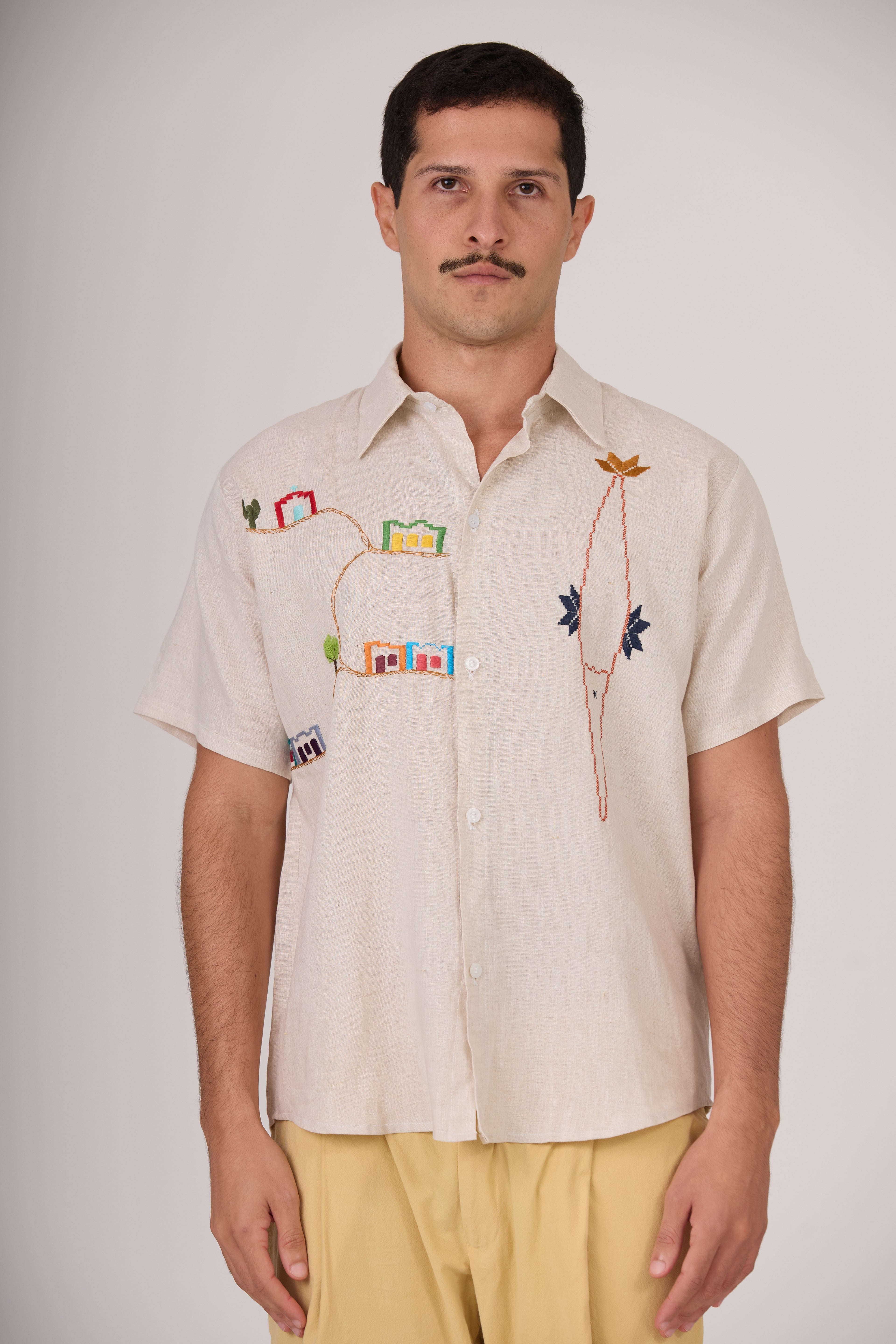 camisa entre artes