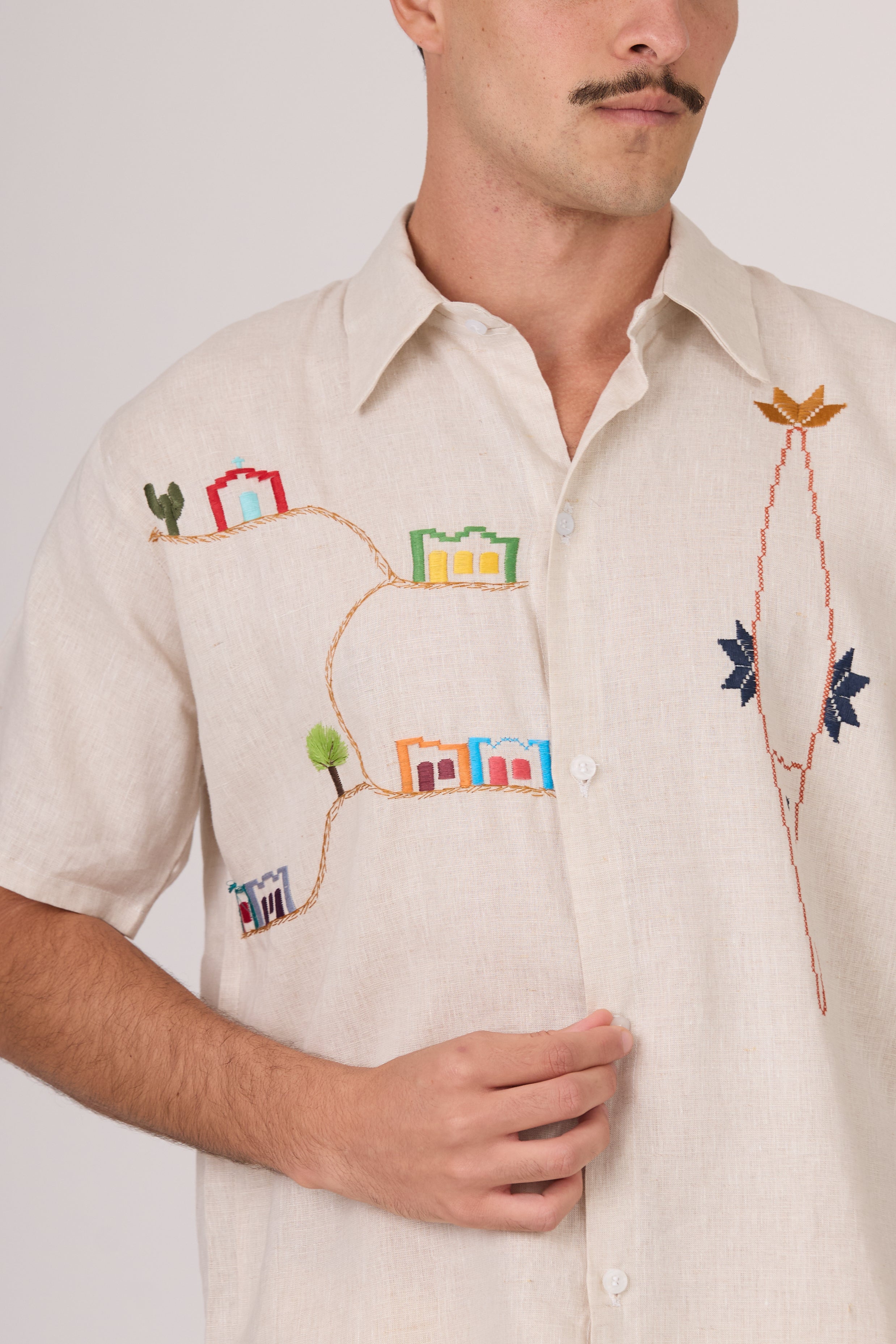 camisa entre artes