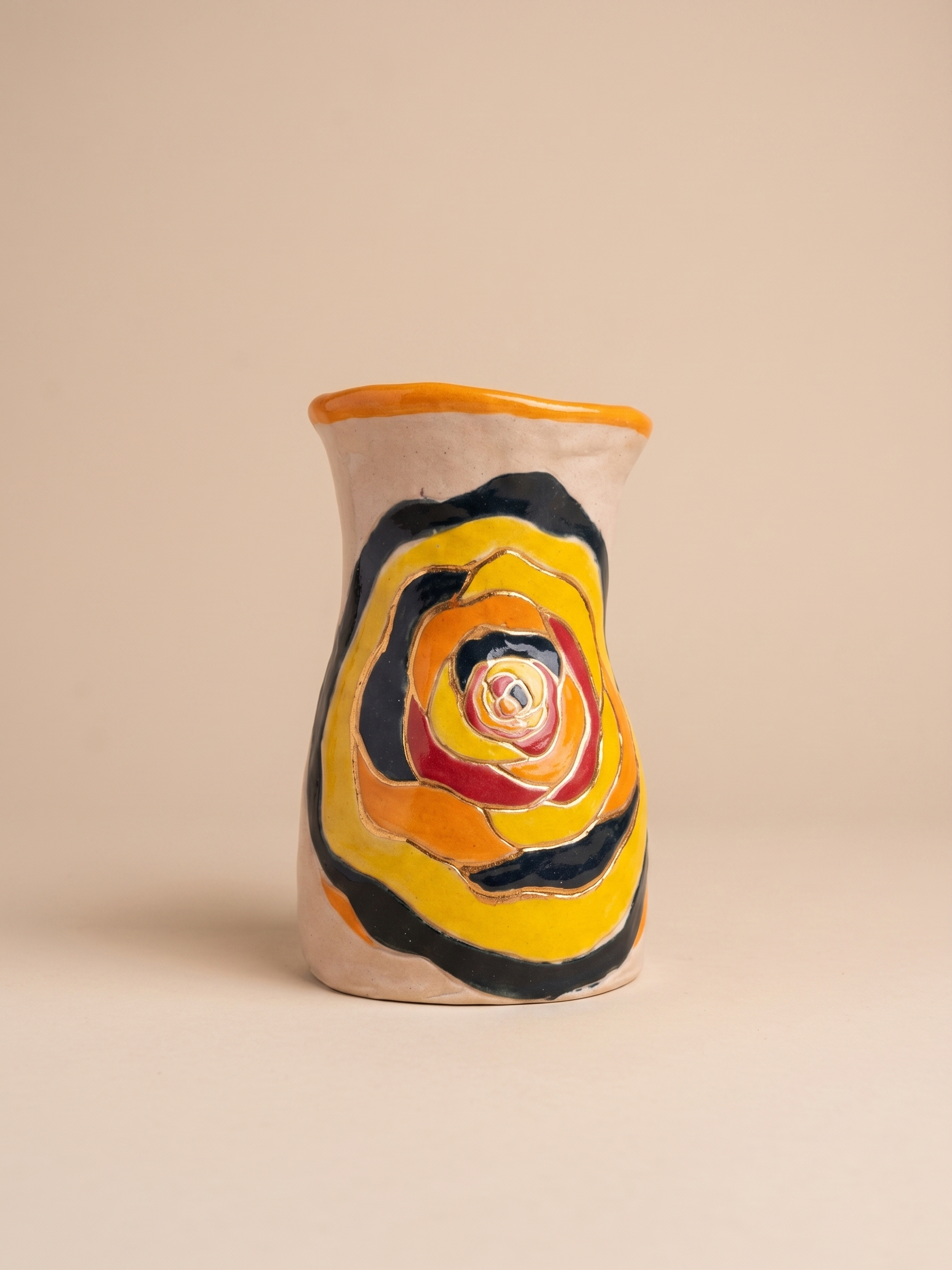 vaso pétalas de ouro Fernanda Brêda